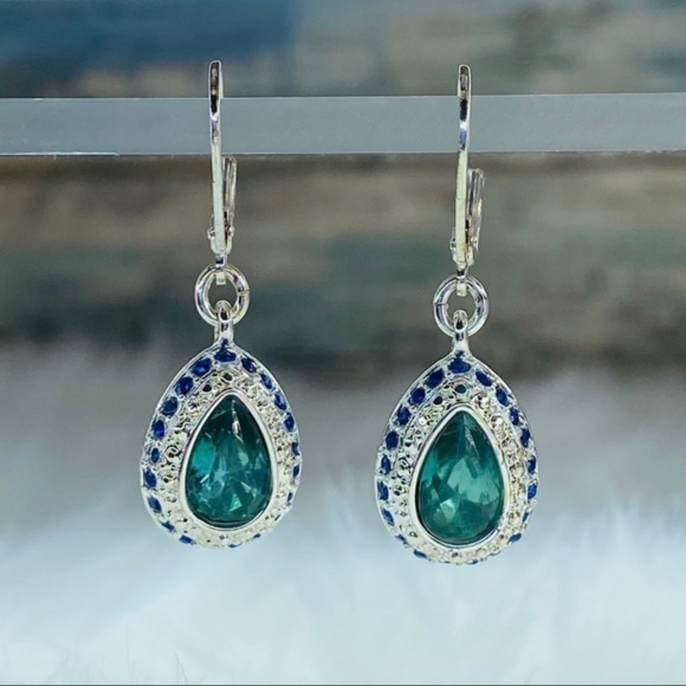FANCY AFFAIR EARRINGS- Blue AVON - Picture 6 of 9